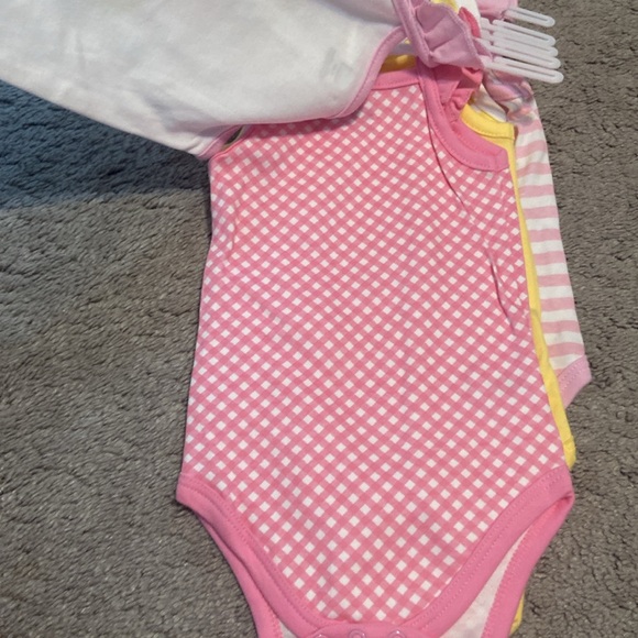 NWT Infant 5 Pack of Sleeveless Bodysuits 0-3 Months - Picture 4 of 9